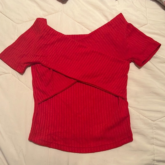 Red top - Picture 1 of 2